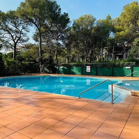 Climatise Avec Piscine Et Parking Prive