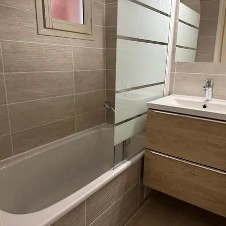 Apartment Climatise Avec Piscine Et Parking Prive