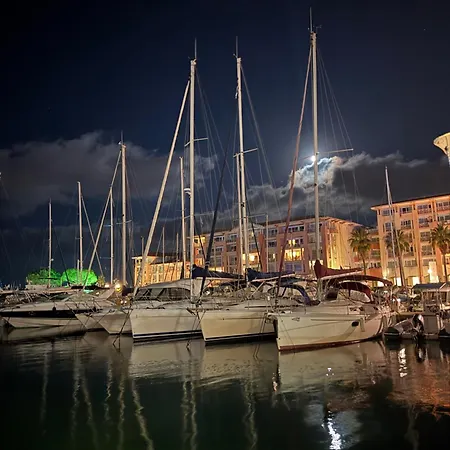 Apartmán Climatise Avec Piscine Et Parking Prive Fréjus