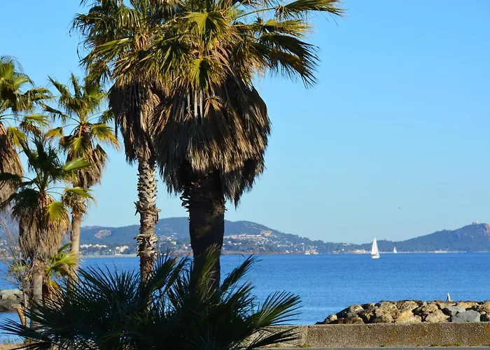 Climatise Avec Piscine Et Parking Prive