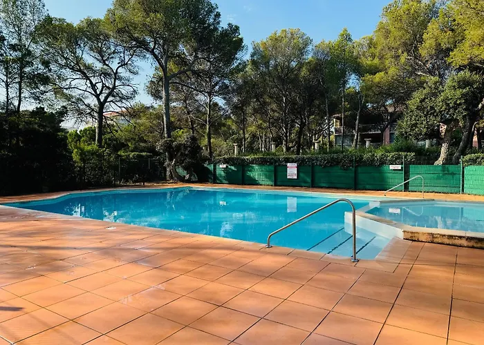 Climatise Avec Piscine Et Parking Prive