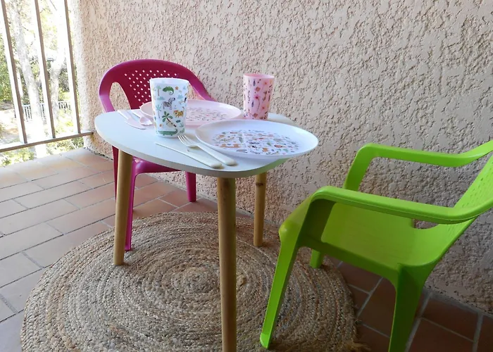Climatise Avec Piscine Et Parking Prive Apartmán Fréjus