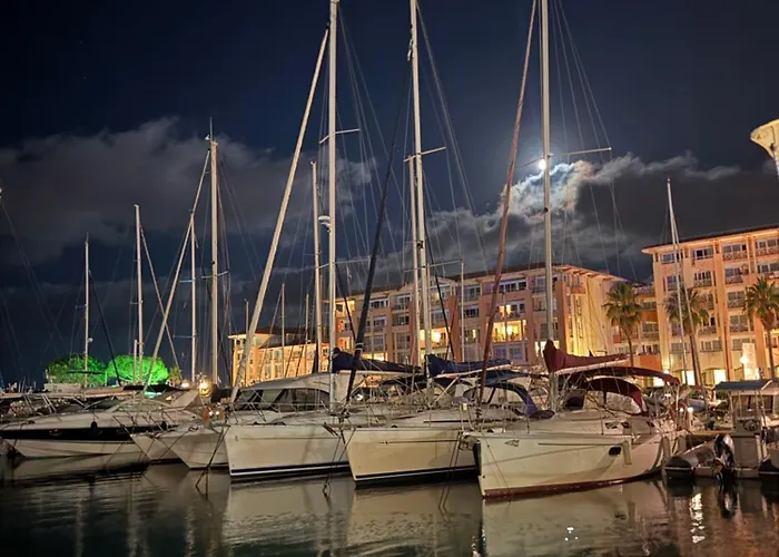 Apartmán Climatise Avec Piscine Et Parking Prive Fréjus